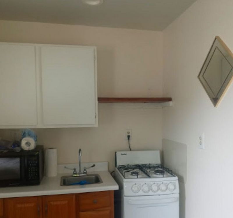 Brentwood Motel (Sleepy Hollow Motel) - Web Listing (newer photo)